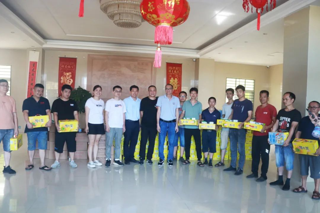 致敬烈日下的堅(jiān)守，高溫慰問送清涼